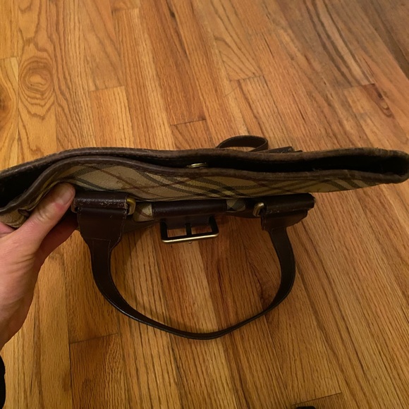 Burberry purse with browns leather straps and snap front with opening - Picture 4 of 13